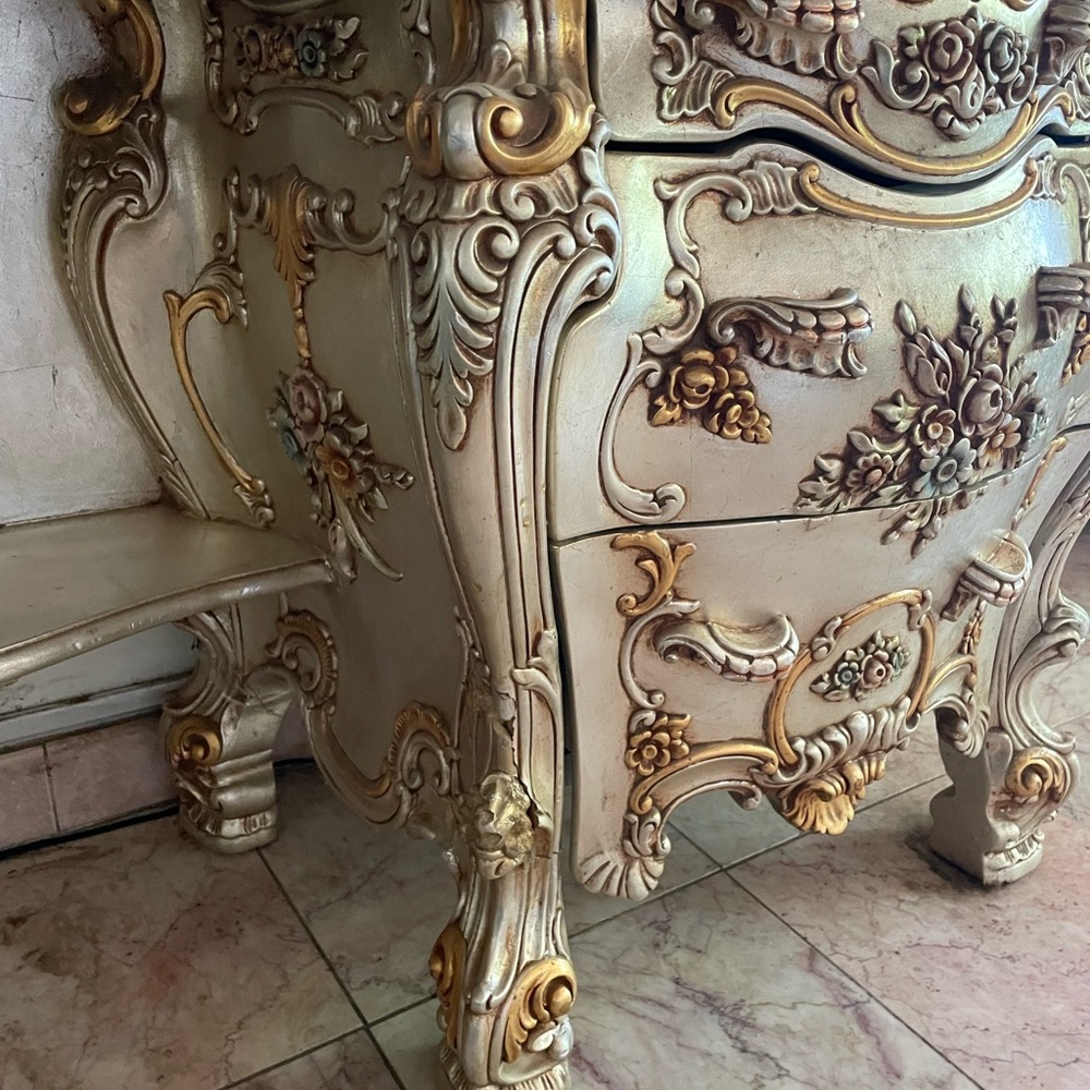 French Victorian Rocco Vanity - Picture 7 of 8